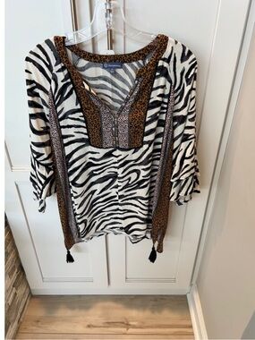 In search of: Democracy Women's Zebra Print V-Neck Top with Leopard Trim L or XL